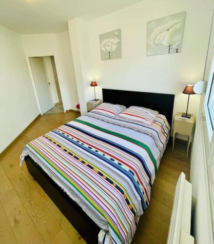 Photo de la galerie de l'établissement Comfortable, cozy, chill, spacious, near CATHEDRAL, à Reims