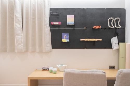a room with a table and a black wall at Aank Hotel Cheongju Uam 1st in Cheongju