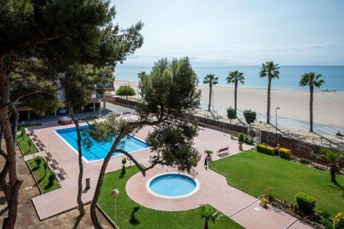 AT102 Els Pins, primera línea con piscina, vista mar