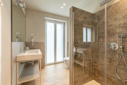 a bathroom with a shower and a sink and a toilet at Residenza Betteloni in Bardolino