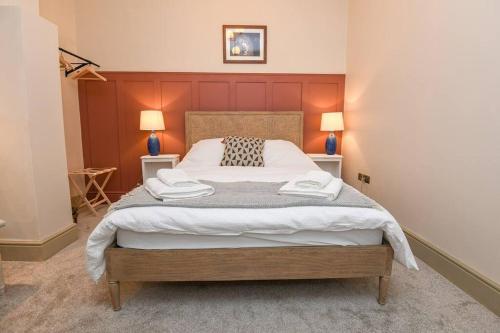 En eller flere senge i et værelse på Woodhall Spa - stylish, central flat