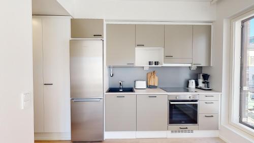 Dapur atau dapur kecil di Kotimaailma Apartments Loimu VII