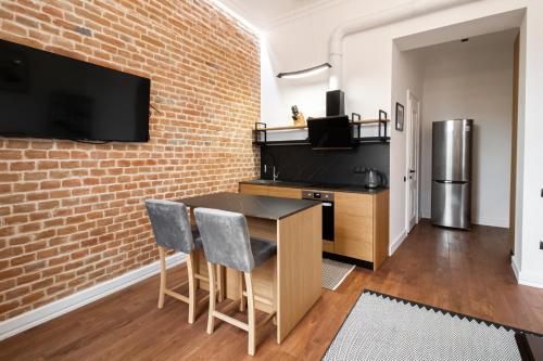 Una cocina o cocineta en SevenEleven Apartments