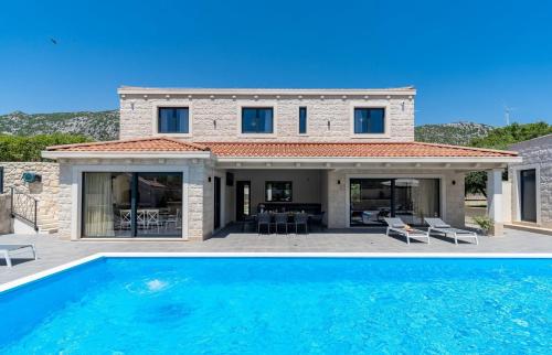 Stylish Villa Neven with 44sqm heated private pool, 4 en-suite bedrooms, 2 living and dining areas, wine cellar