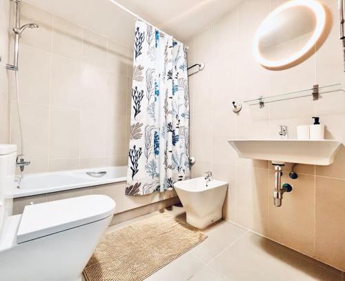 Kúpeľňa v ubytovaní Sea View 2-bedrooms Apartment
