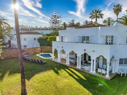 Lirios Village Marbella - Private Villas, Unbeatable Location, Heated Pools