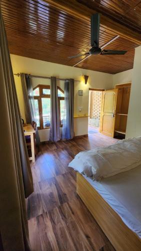 Postel nebo postele na pokoji v ubytování Namlang Resort