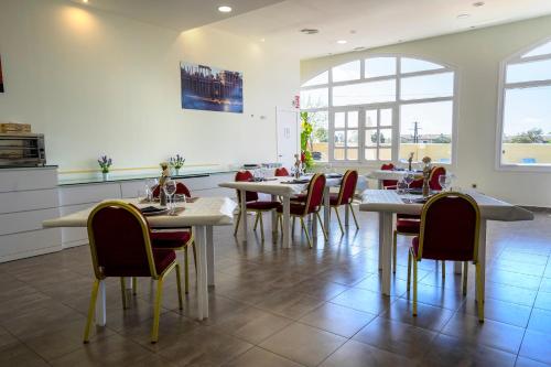 Restaurace v ubytování Hotel Los Barruecos by Croma