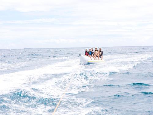 a group of people on a boat in the ocean at Nichinankaigan Nango Prince Hotel in Nichinan