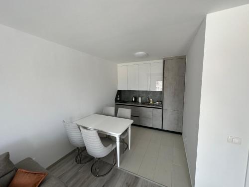 Кухня или кухненски бокс в BesTer Apartment