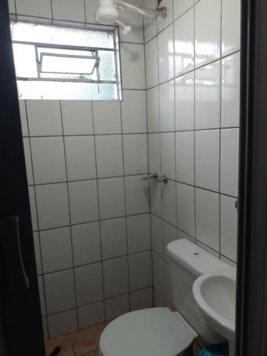 a bathroom with a toilet and a sink at Pousada uberaba in Uberaba