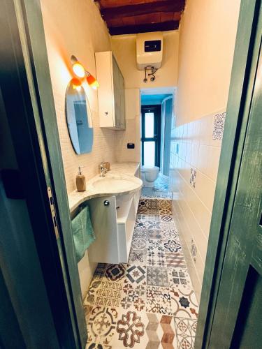 a bathroom with a sink and a toilet at Turquoise Rose Apartment in Peccioli