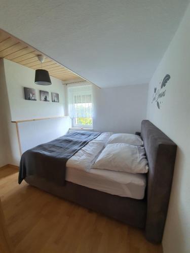 Postel nebo postele na pokoji v ubytování Ferienwohnung am See
