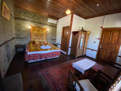 a room with a bed and a couch in a room at Şirince Lotus Konakları in Sirince
