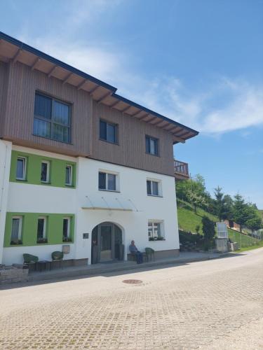 The building in which a panziókat is located