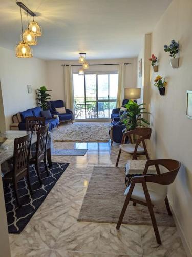 Foto da galeria de Spacious 3 bedroom apartment with a sea view. em Dawwār Abū Maḩrūs