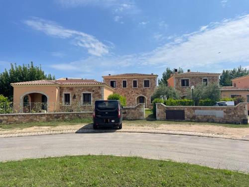 a black van parked in front of a house at Acquadolce in San Teodoro