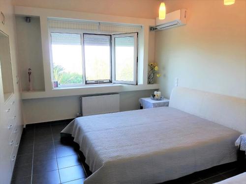 Ένα ή περισσότερα κρεβάτια σε δωμάτιο στο GARDEN APARTMENT 2 VERGA