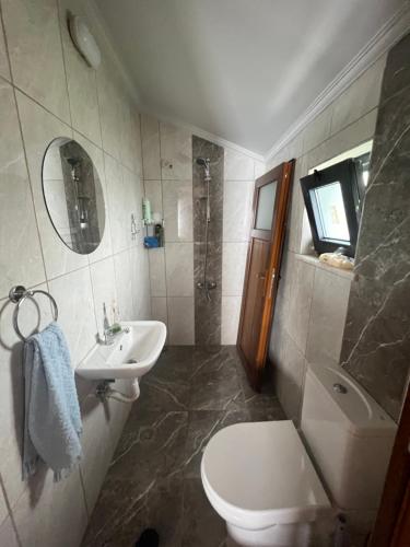 Koupelna v ubytování alsaleh akçakale villa