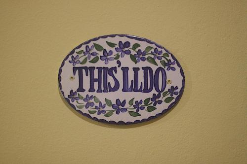 a plate with the word thisilda on a wall at Tuksumduin in Ballito