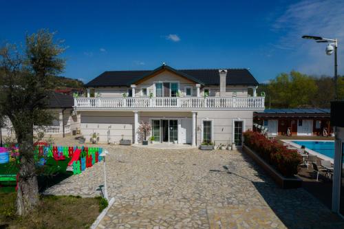 Hồ bơi trong/gần Villa Bianca