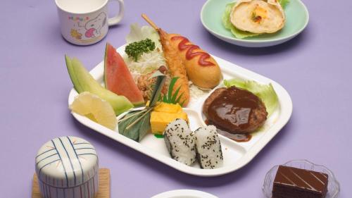 a white plate of food on a purple table at Hotel Yunotaniso in Uonuma