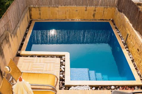 Bazén v ubytování Charming Gozo Farmhouse with Pool, Sannat nebo v jeho okolí