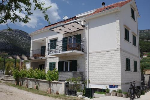 Apartments Sarbunal
