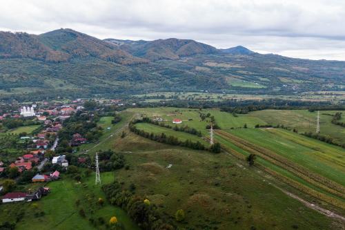 an aerial view of a village in the mountains at Doispe Nuci in Bistra Mureşului