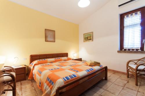 a bedroom with a bed and a table and chairs at Villino Dei Gabbiani in Castellammare del Golfo