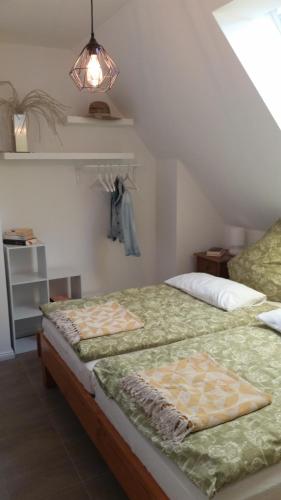 a bedroom with a bed with a green comforter at Scharbeutz! Bed & Breakfast, eig. Bad, Terrasse, veg./veganem Frühst., Allergiker in Scharbeutz