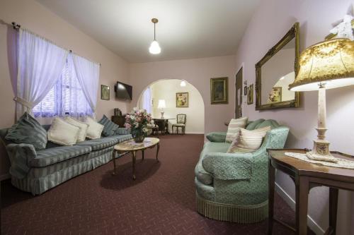 Posezení v ubytování Historic Cary House Hotel