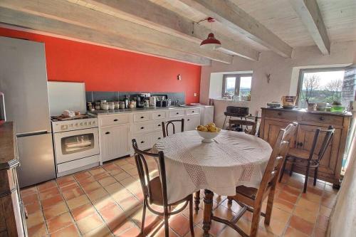Η κουζίνα ή μικρή κουζίνα στο Maison en pierre dans le Sidobre