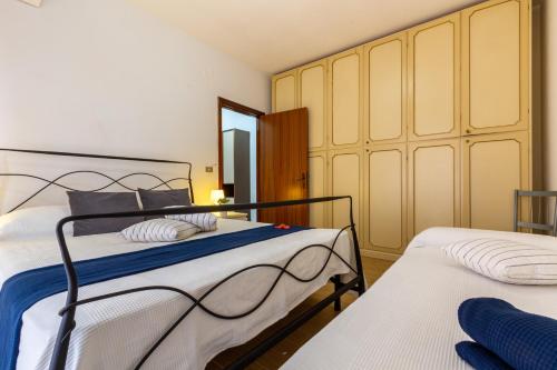 Ένα ή περισσότερα κρεβάτια σε δωμάτιο στο Appartamento Dafne B1 - MyHo Casa