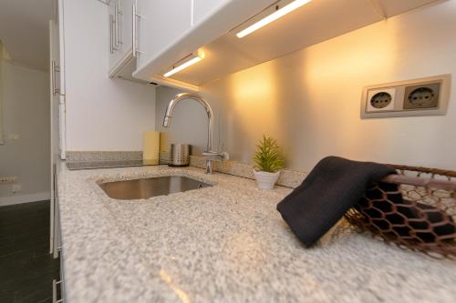 a kitchen with a sink in a counter top at For Your Rentals Elegante y cómodo apartamento en Puerta de Hierro SMP41 in Madrid