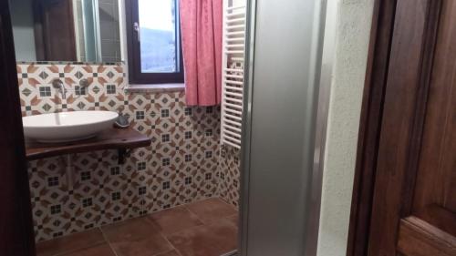 Bilik mandi di Agriturismo Botri dei Lumachi