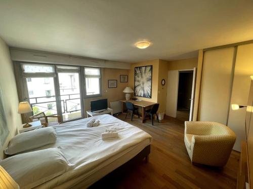 Tania, Hyper centre-ville de Caen avec parking