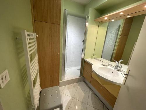 a bathroom with a sink and a toilet and a mirror at Tania, Hyper centre-ville de Caen avec parking in Caen