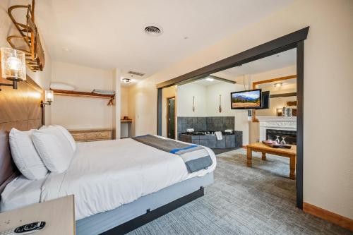 a bedroom with a large bed and a living room at Hotel Leavenworth in Leavenworth