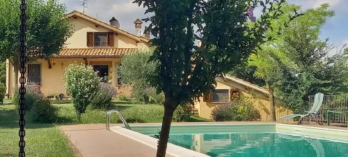 Beautiful 2-Bed Apartment with Pool Access – Photos 2