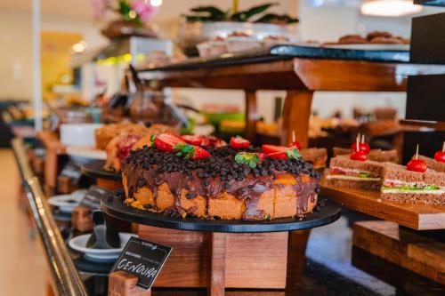 a display of cakes and pastries in a bakery at Slaviero Ingleses Convention in Florianópolis