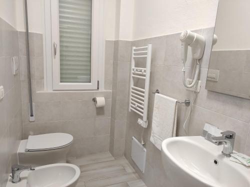 Koupelna v ubytování Hotel Gran San Bernardo - RICCIONE - FRONTE MARE CON CUCINA