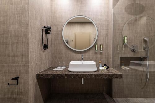 a bathroom with a sink and a mirror at Crona SPA Karpaty in Skhidnitsa