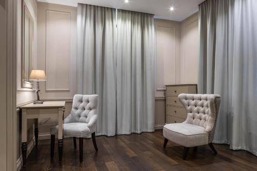 a room with a desk and two chairs and a table at Crona SPA Karpaty in Skhidnitsa