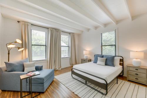 1 dormitorio con cama, sofá y ventanas en Restored Schulenburg Vacation Rental with Fire Pit!, en Schulenburg