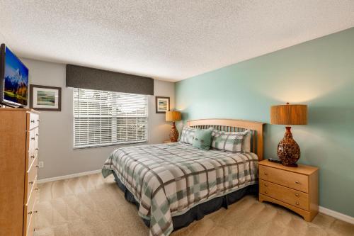 a bedroom with a bed and a window at Tiger Lilly at Ellis Exclusive Villas in Kissimmee