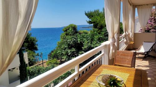 Sea-view apartments, 2 bedrooms, 2 baths, 50 meters from beach!