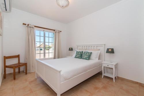 Casa Oceanus - 2BDR w Pool & Relaxing Balcony - 5 mins Downtown
