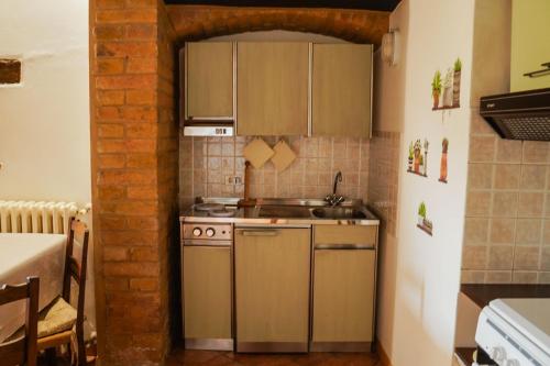 a small kitchen with a sink and a stove at Agriturismo Podere Luchiano in Amelia