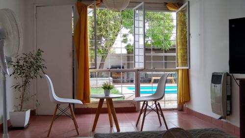 Amplia casa con piscina en excelente ubicación
